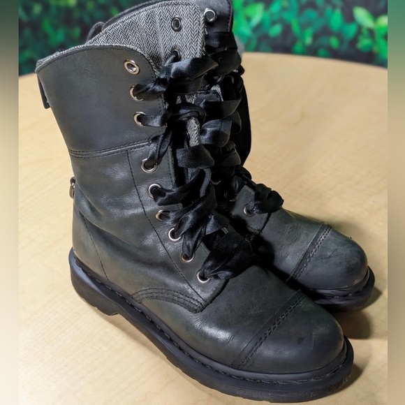 Shoes - Dr. Martens Leather Triump Combat Boots 🔥